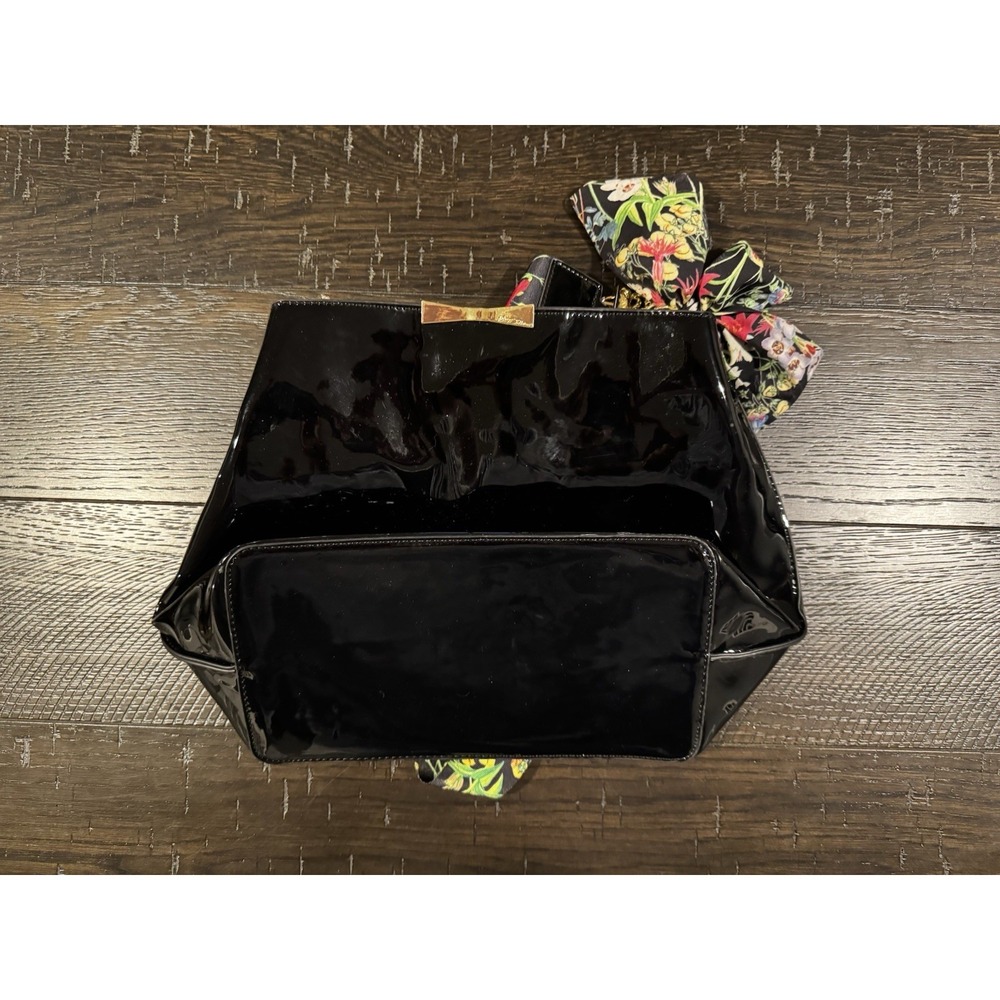 Betsey Johnson Womens XOTRISTA Bucket Chain Swag Purse Bag Black Large